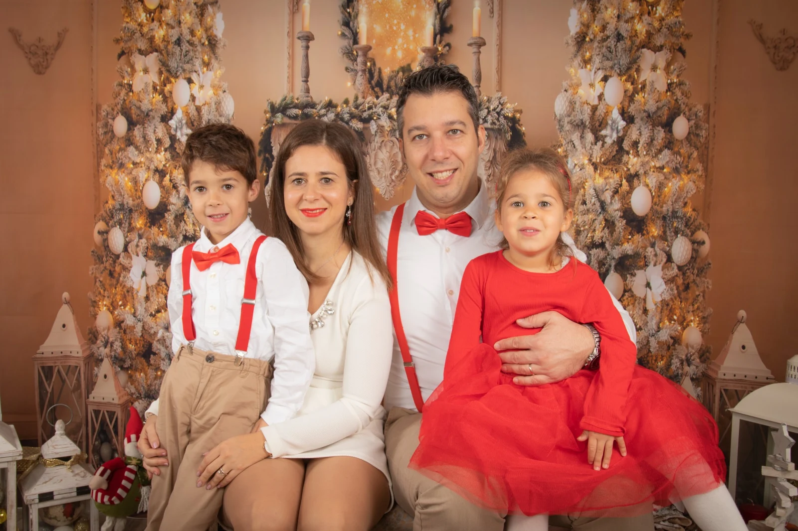 Famiglia durante la Sessione Completa Il nostro Natale 2026 di Click & Dreen